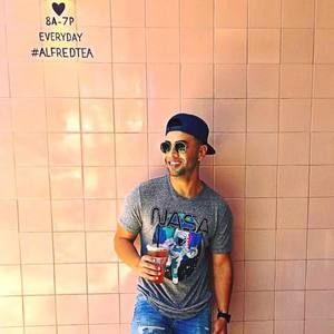 Meet your Posher, Larry